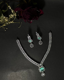 Emerald Empress Choker