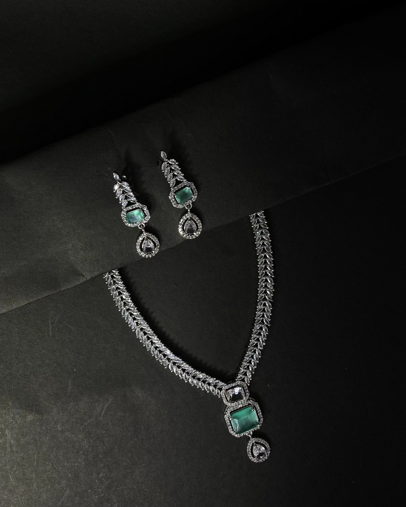 Emerald Empress Choker